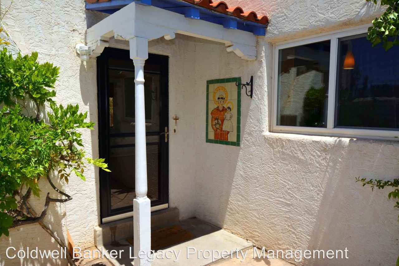 208 Madison St NE - Photo 2 of 20