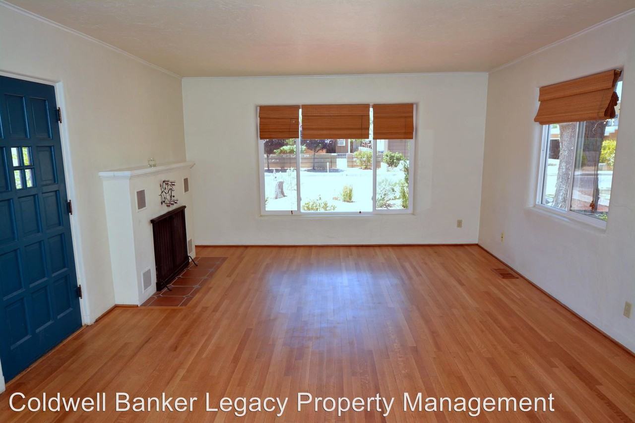 208 Madison St NE - Photo 3 of 20