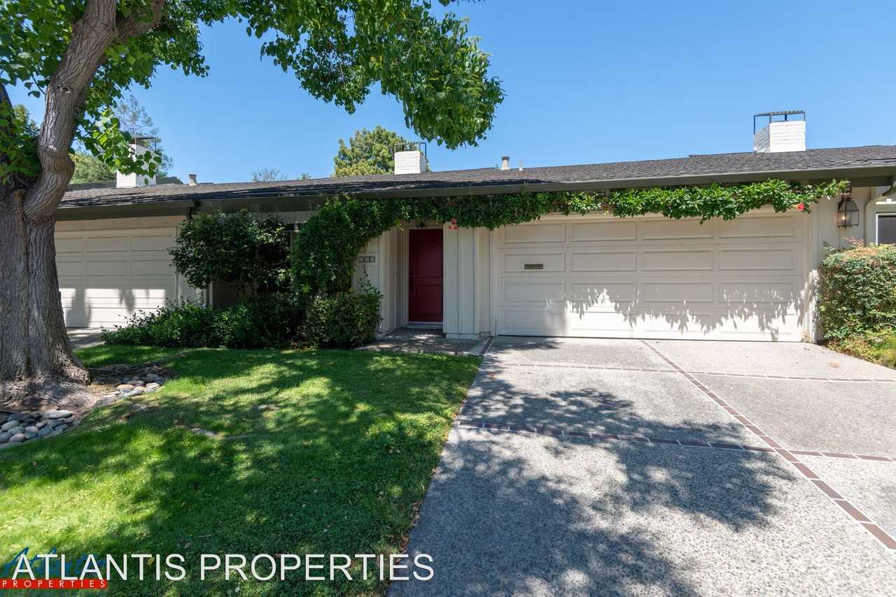 153 Hemlock Ct - Photo 2 of 19