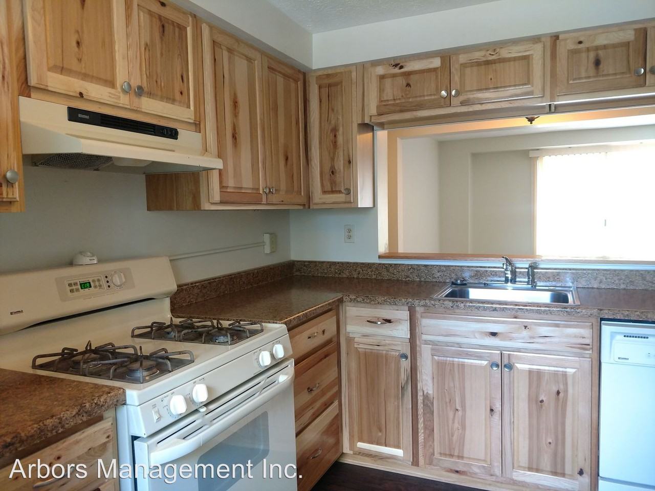 173 Scott Ln - Photo 2 of 15