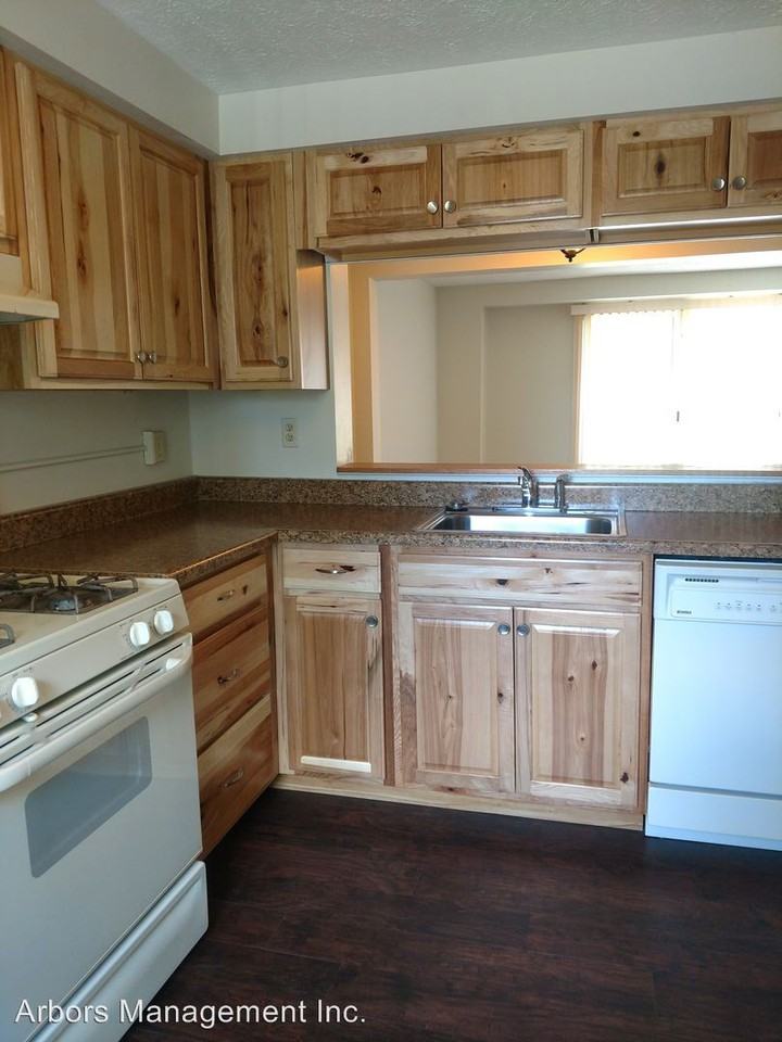 173 Scott Ln - Photo 3 of 15