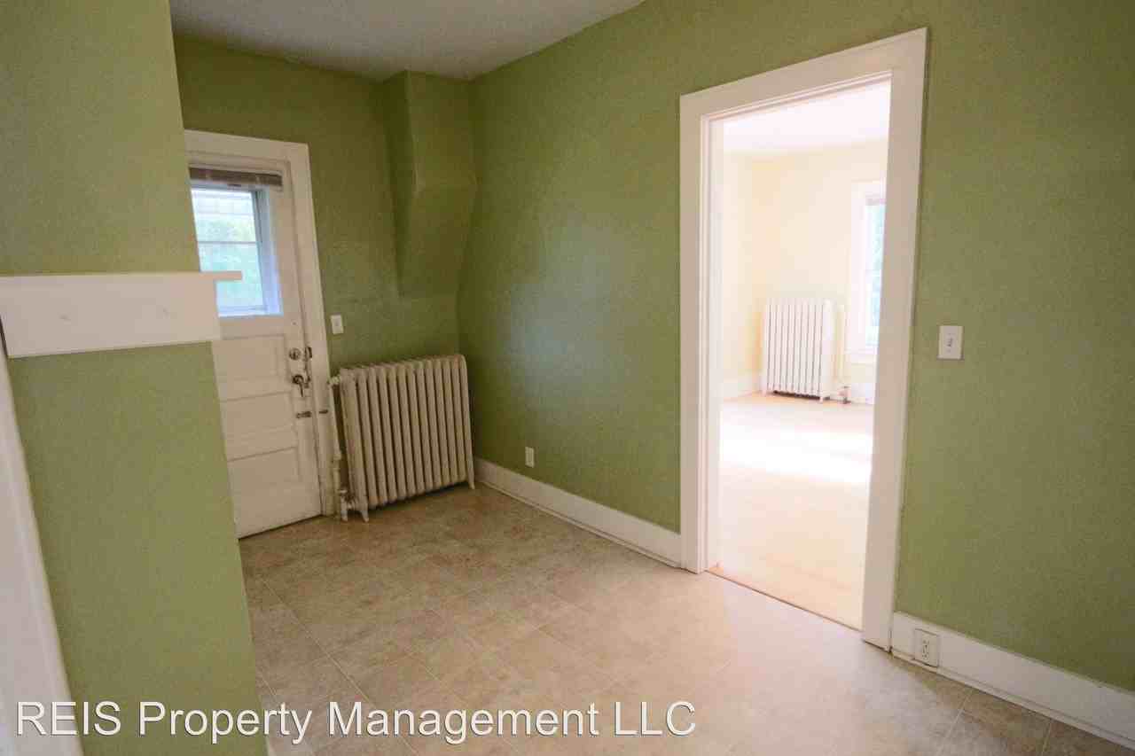 513 McCall St - Photo 3 of 9