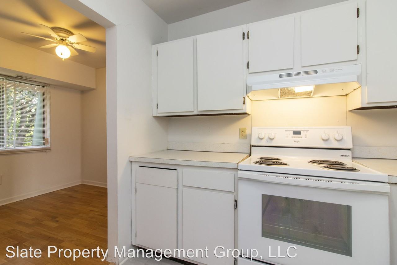 1310 Meadowview Ln - Photo 3 of 23