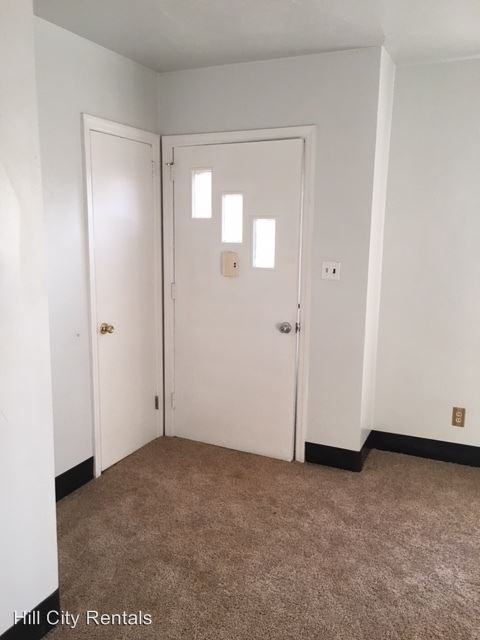 121 Cedar St - Photo 2 of 9