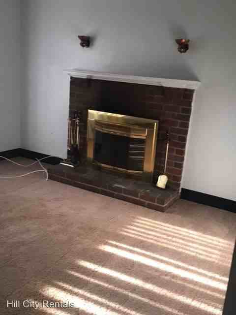 121 Cedar St - Photo 3 of 9