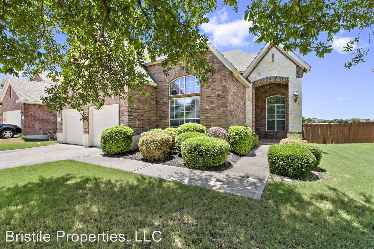 3852 Harvey Penick Dr - Photo 3 of 32