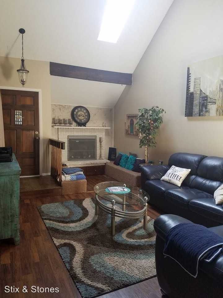 7884 E Phillips Cir - Photo 2 of 18