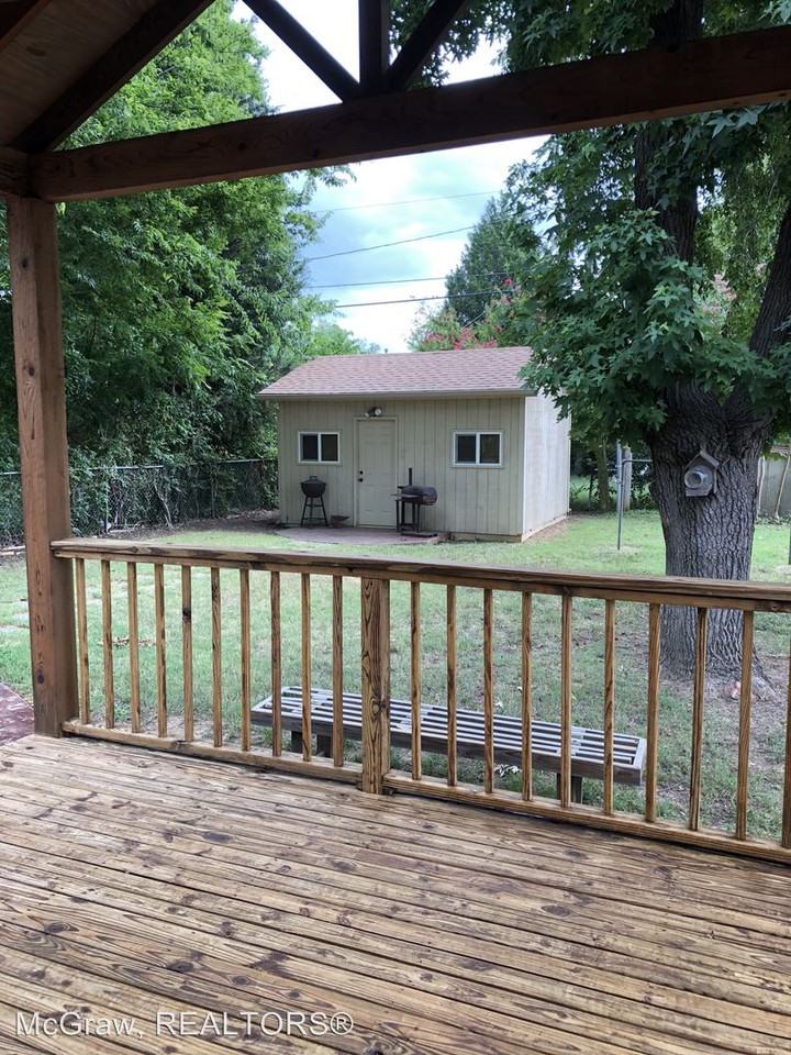 1413 S Canton Ave - Photo 3 of 13