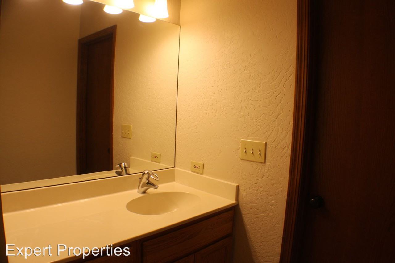 351 Coachman Dr - Photo 3 of 44