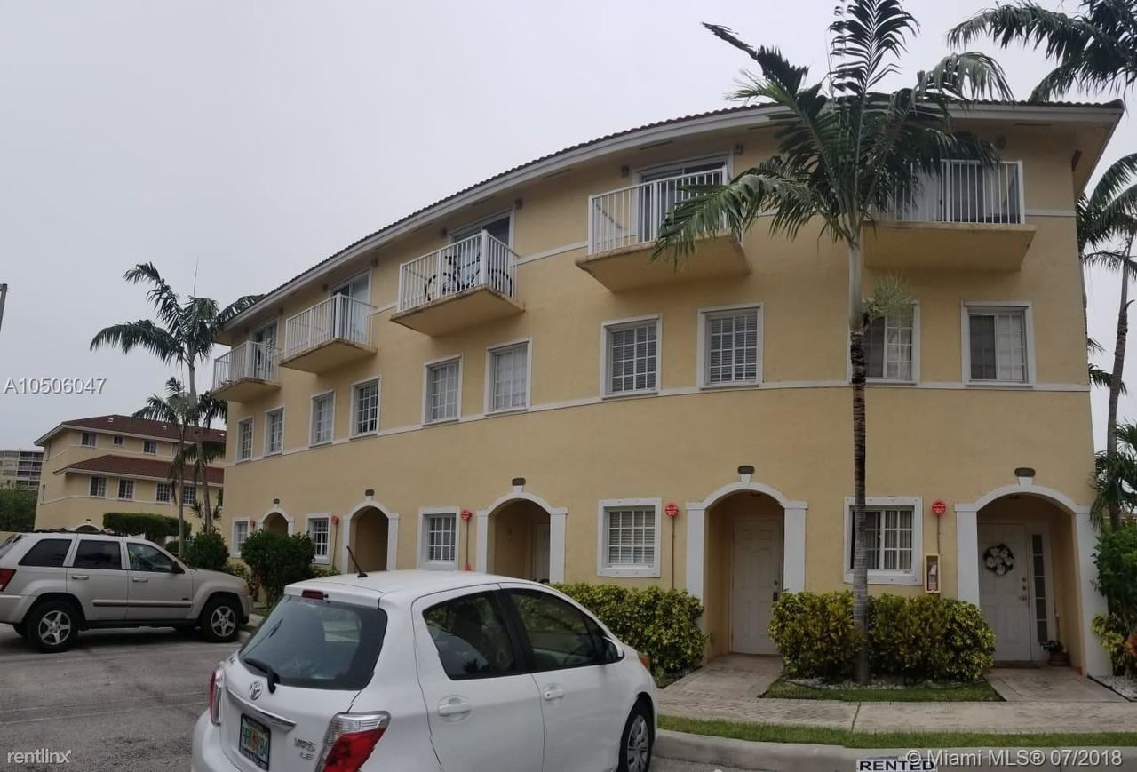 2064 NE 167th St - Photo 2 of 16