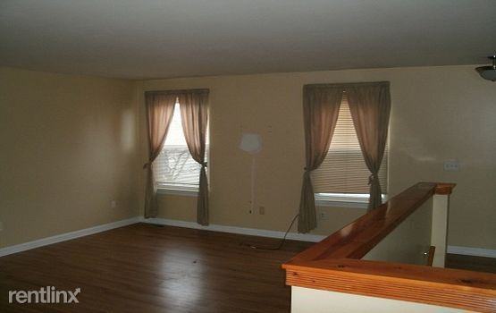 256 Neptune Dr - Photo 3 of 5