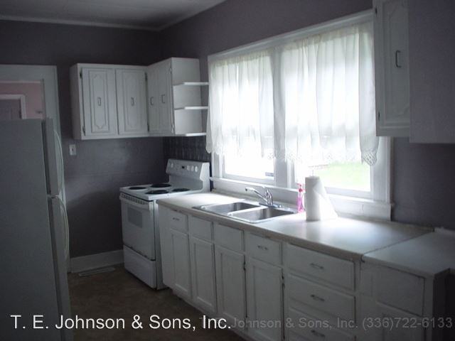 2443 Sink St - Photo 3 of 13