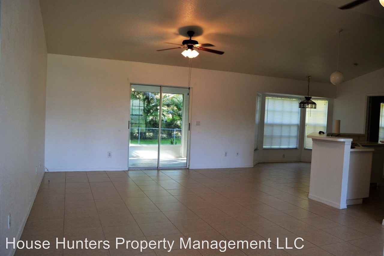23049 Bradford Ave - Photo 3 of 15