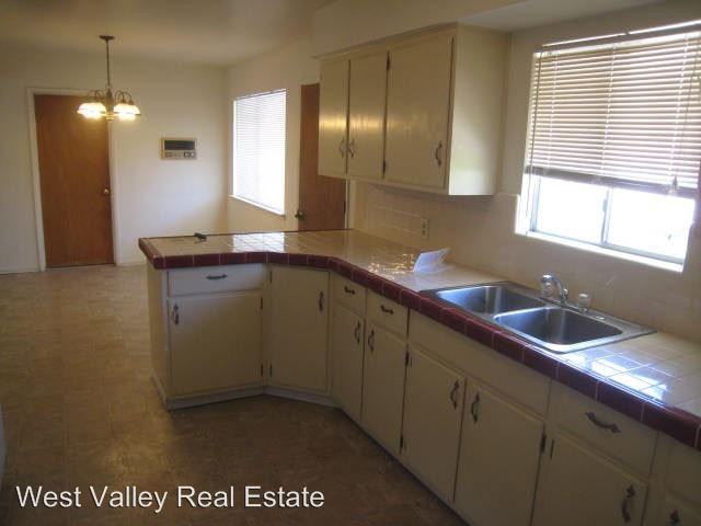 500 Welch St - Photo 3 of 19