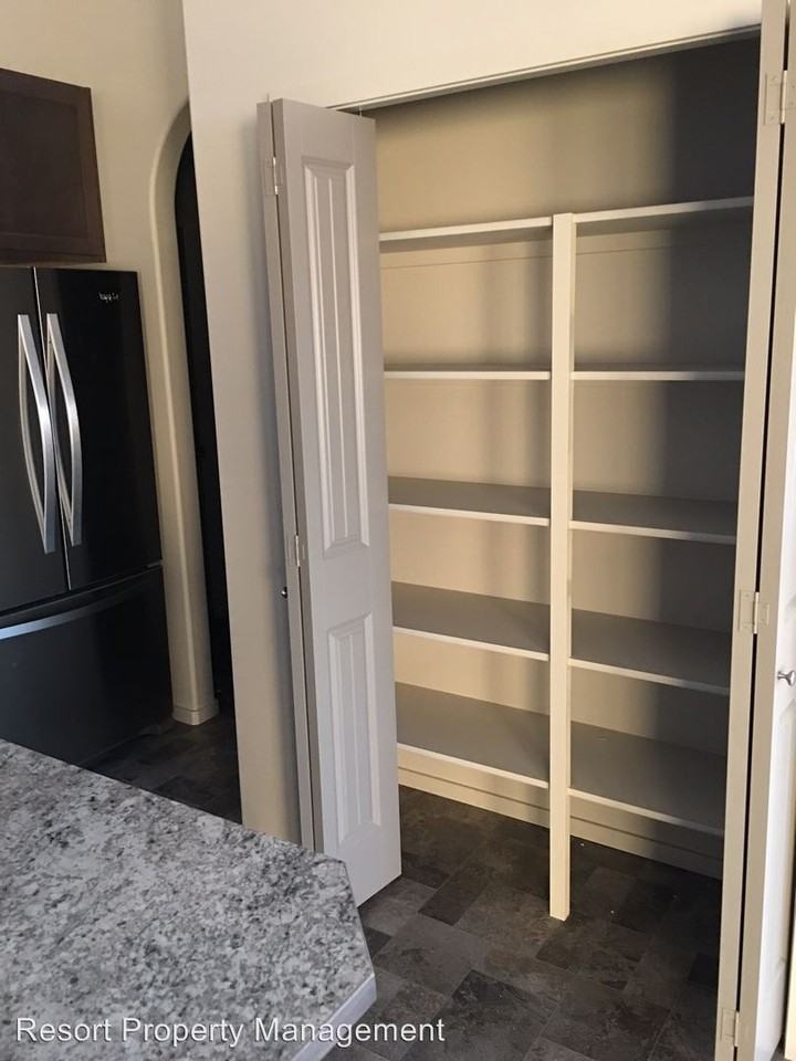 1407 N Chetco Dr - Photo 3 of 27