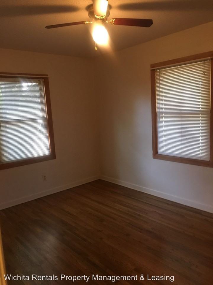 868 S Lexington Rd - Photo 3 of 8