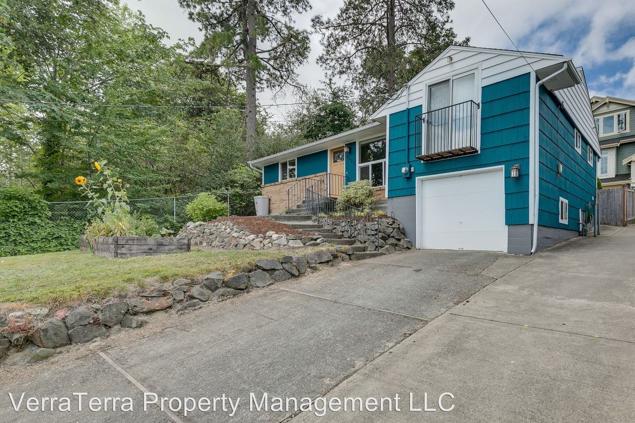 8627 42nd Ave S - Photo 3 of 16