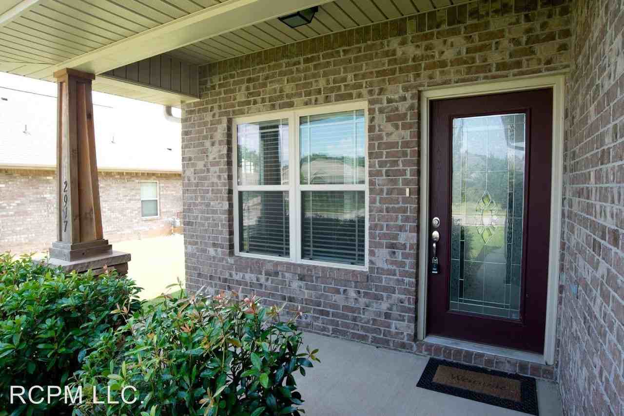 2917 Magnolia Park Drive Southeast - Photo 2 of 27