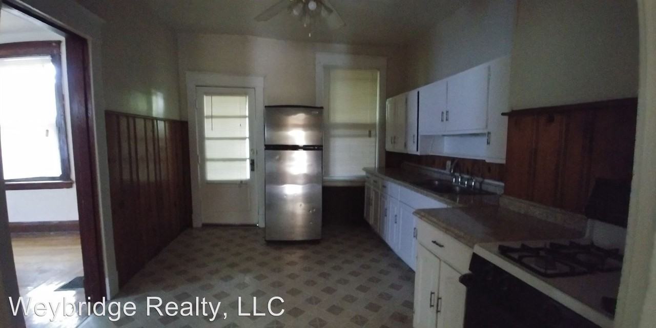 2455 Saturn St - Photo 2 of 10