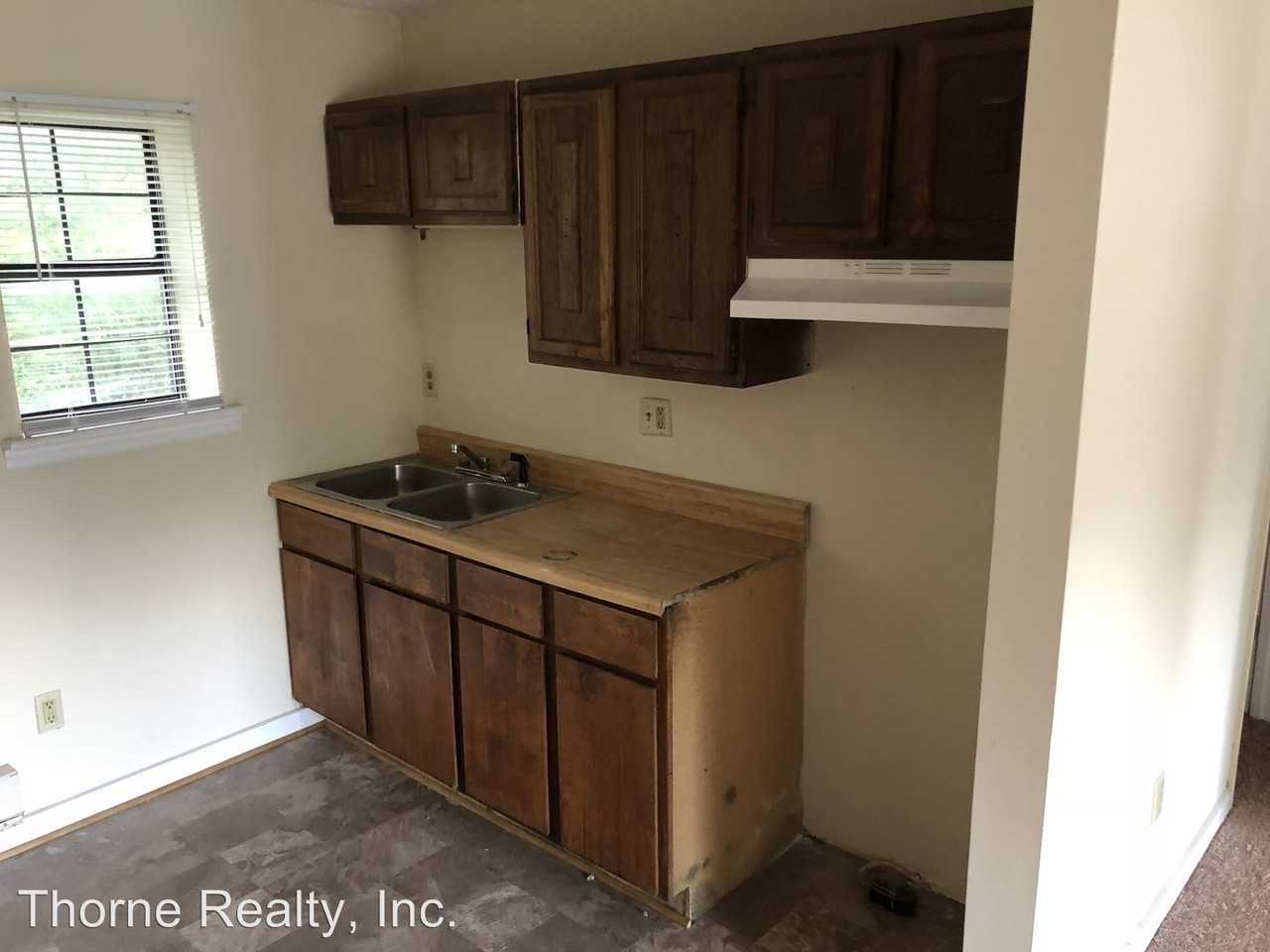 605 E Wilson St - Photo 2 of 6