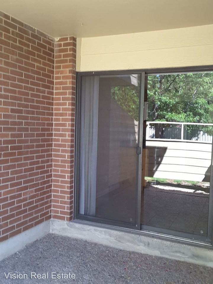 3230 N Shadowbrook Cir - Photo 2 of 31