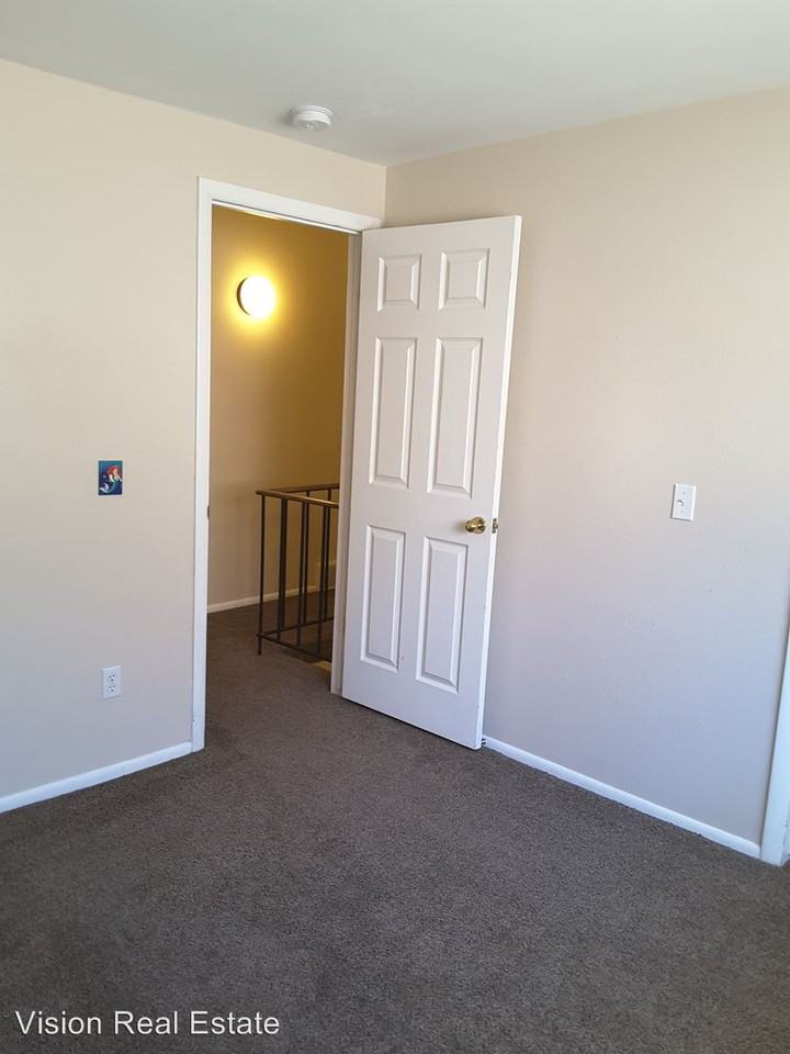 3230 N Shadowbrook Cir - Photo 3 of 31