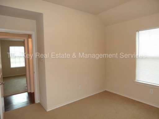 121 Lindas Creek Ln - Photo 3 of 14
