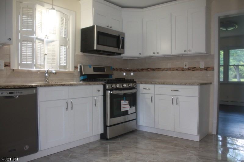 1988 W Broad St - Photo 2 of 13