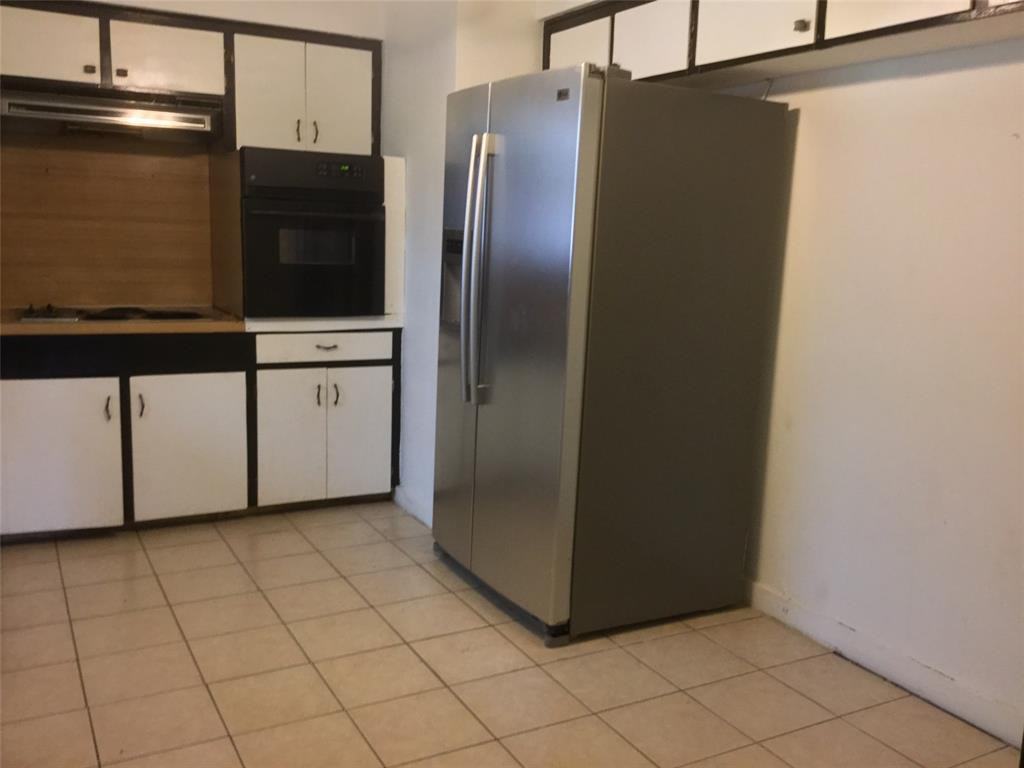 701 Mark St - Photo 3 of 15