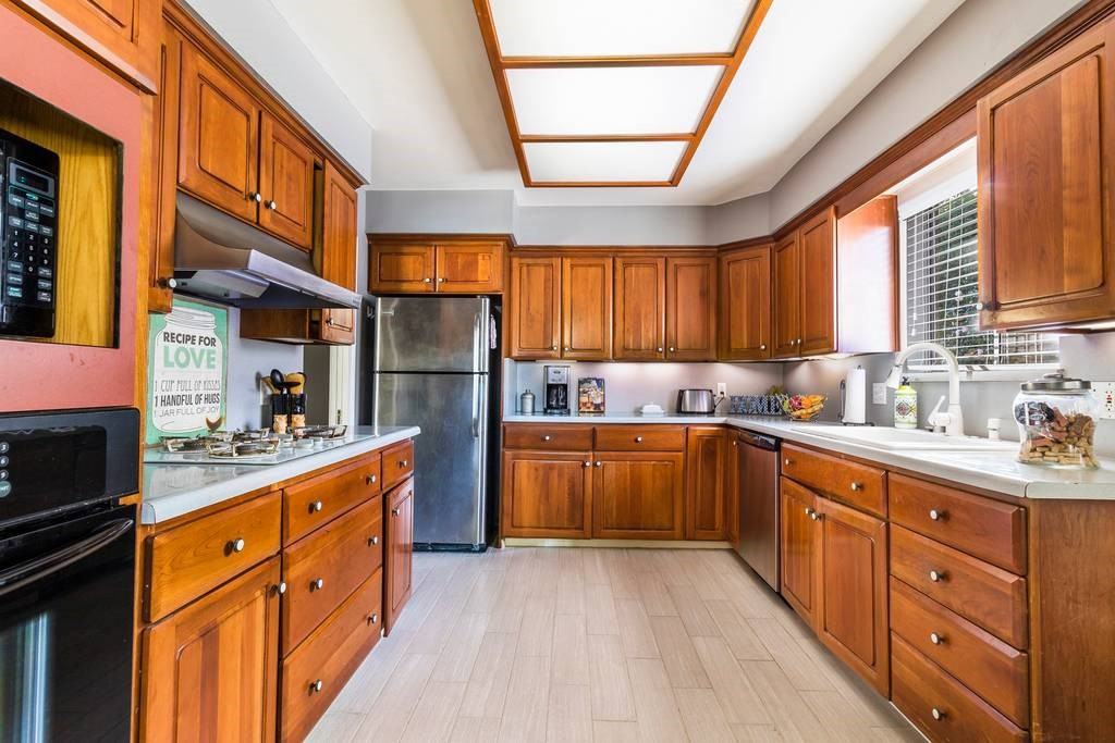 3805 Garden Ln - Photo 2 of 13