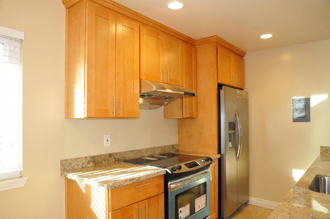 659 College Ave - Photo 3 of 8