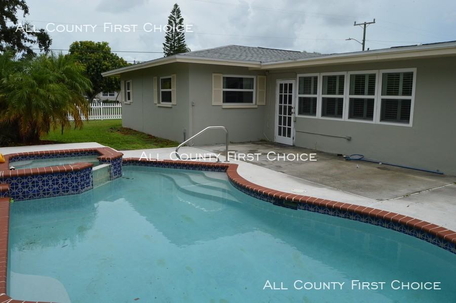 1668 Harbor Cir W - Photo 2 of 14