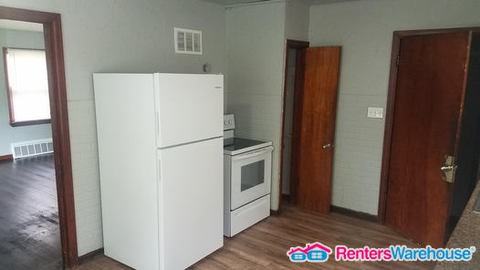 5264 N 47th St - Photo 3 of 13