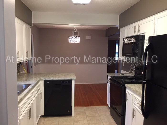 2018 S Ridgewood Dr - Photo 3 of 9