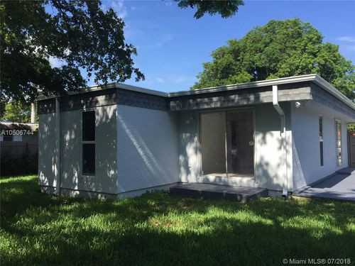 7912 NW 73rd Terrace - Photo 3 of 5