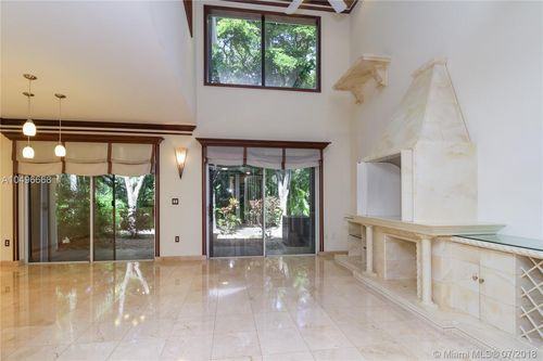21028 NE 34th Ct - Photo 3 of 8