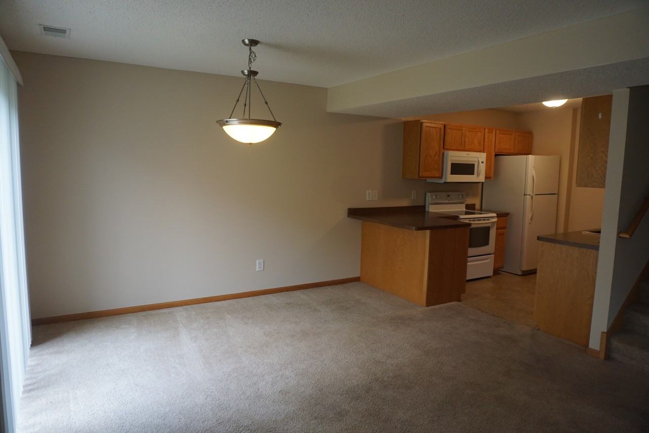 173 Oakmont Ln - Photo 2 of 7