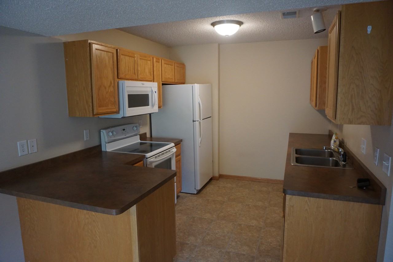 173 Oakmont Ln - Photo 3 of 7