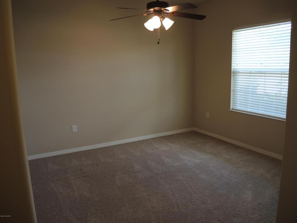 3323 Hawthorne Ave - Photo 3 of 27