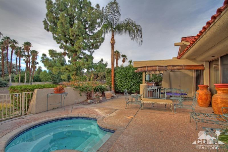 29 N Kavenish Dr - Photo 3 of 36