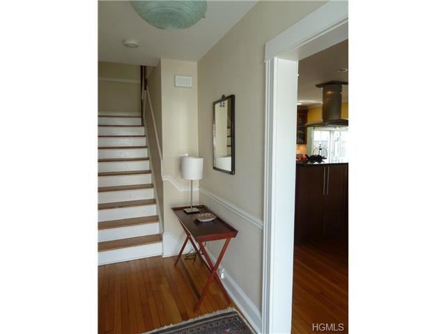 315 Putnam Ave - Photo 2 of 22