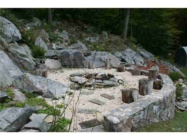 17 Chestnut Ridge Rd - Photo 2 of 4