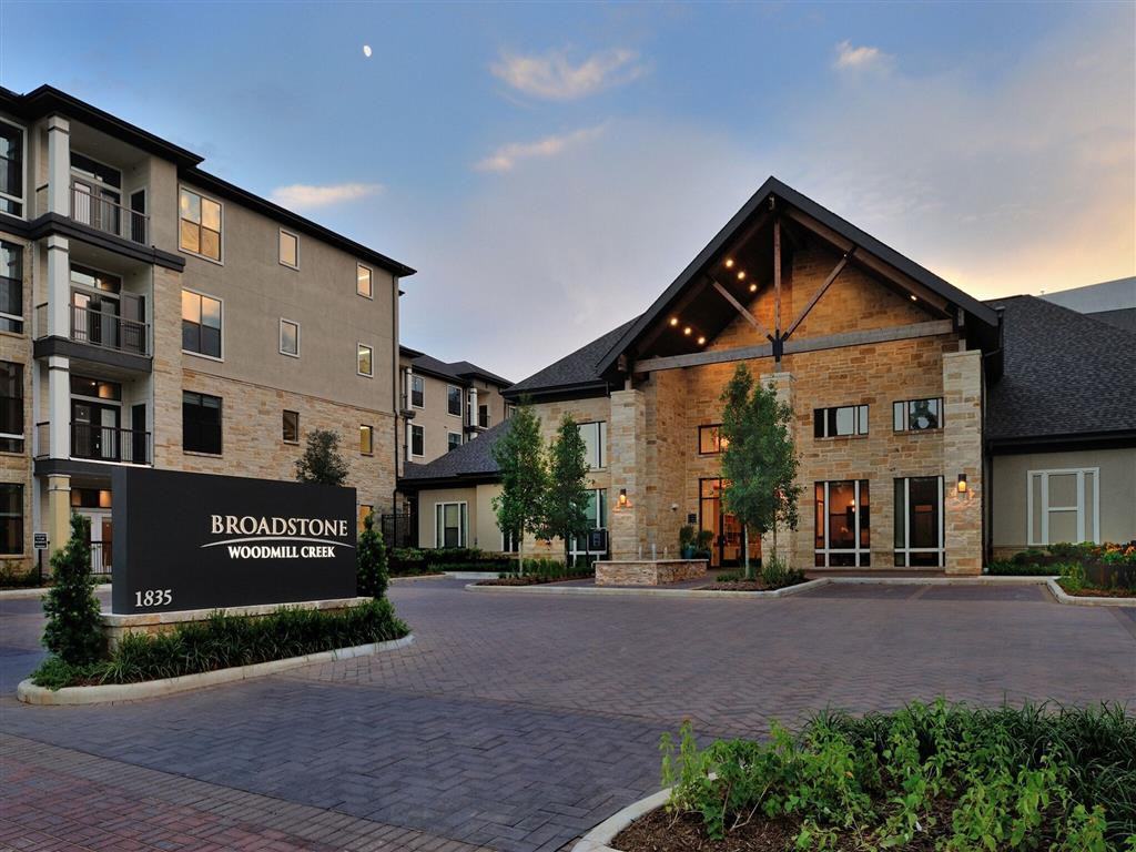 1835 Woodland Field Crossing - Photo 3 of 45