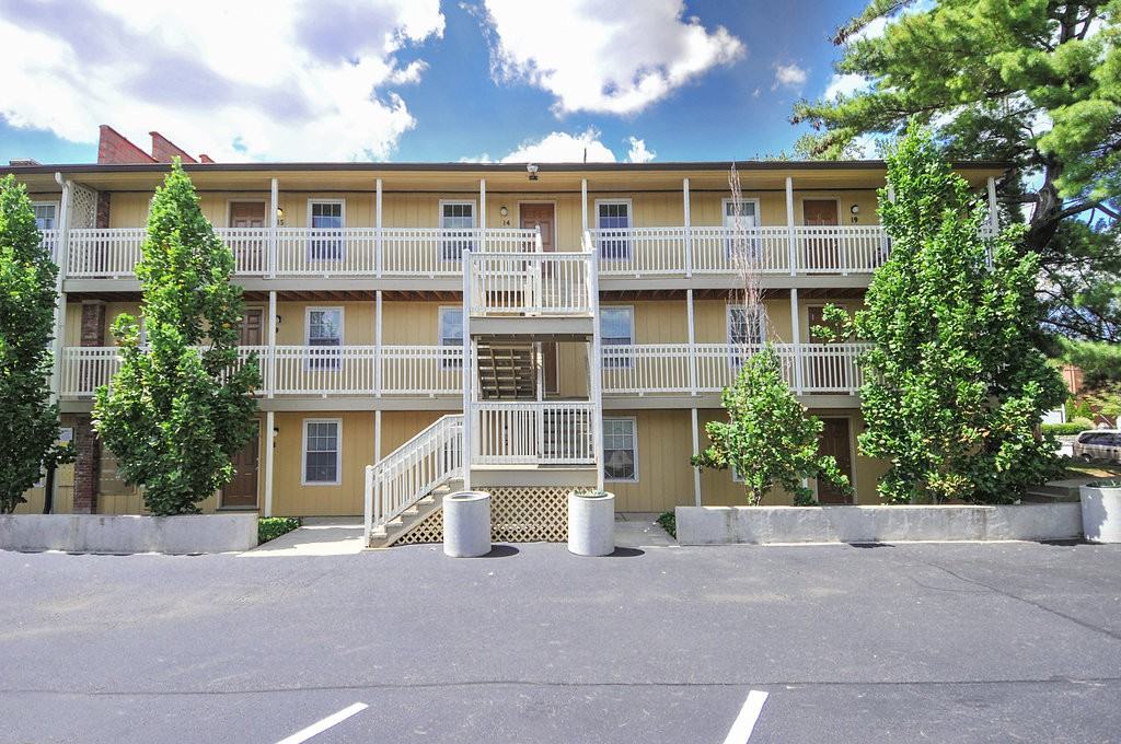 1870 Frankfort Ave - Photo 3 of 6