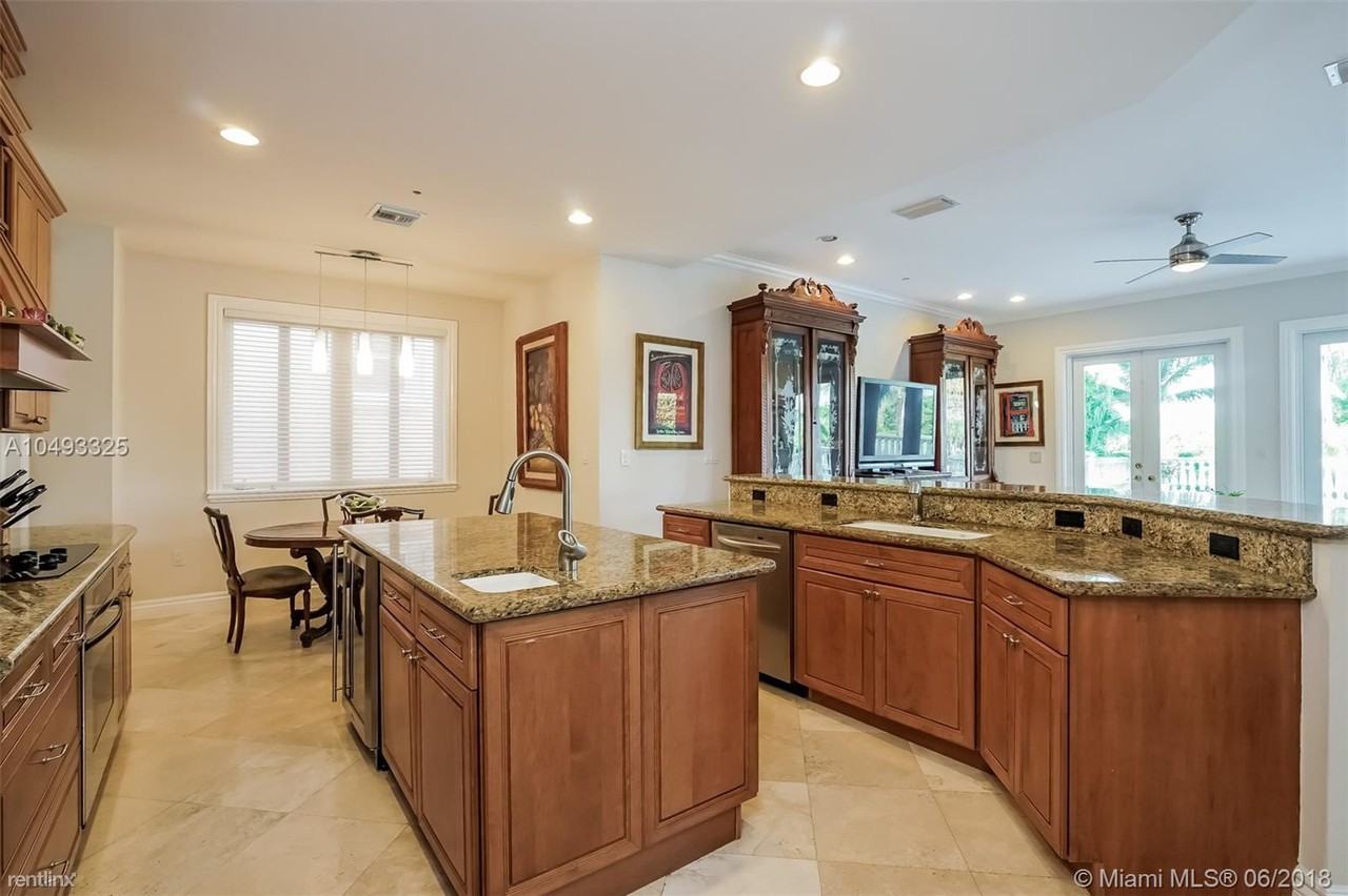 13663 Deering Bay Dr #13663 - Photo 3 of 14