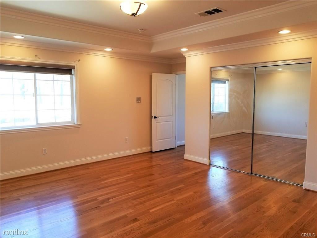 10061 Olive St - Photo 2 of 4