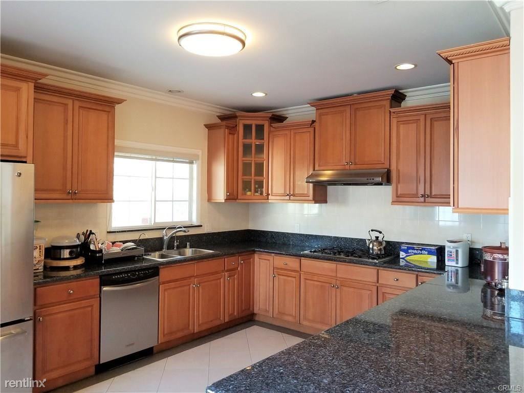 10061 Olive St - Photo 3 of 4