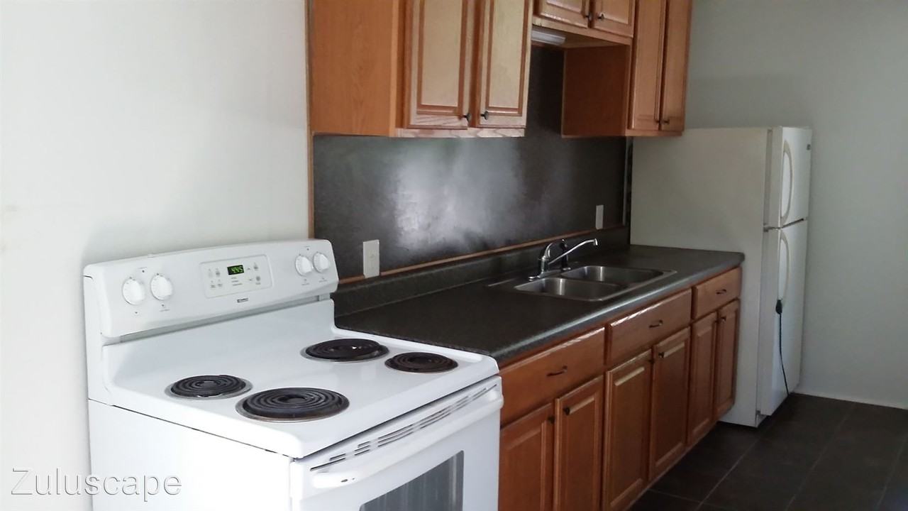 1523 Stamm Ave - Photo 3 of 6