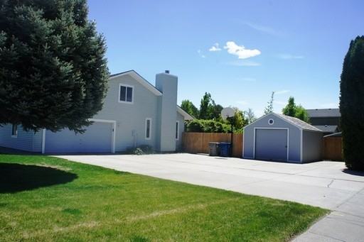 325 E 17th N - Photo 2 of 11