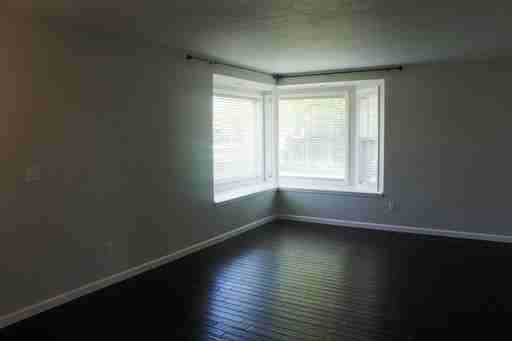 325 E 17th N - Photo 3 of 11